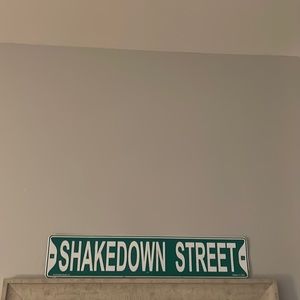 Shake down street sign